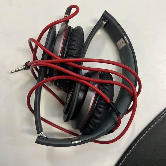 Beats by Dre - Picture 2 of 4